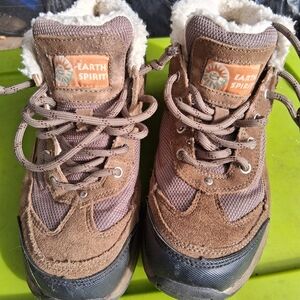 Earth Spirit Kids Tan and Black Boots Size 7